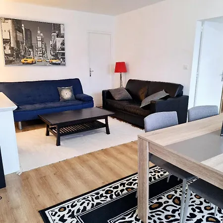 Apartment 2 Bedroom Condomium With Terrace & Garden *