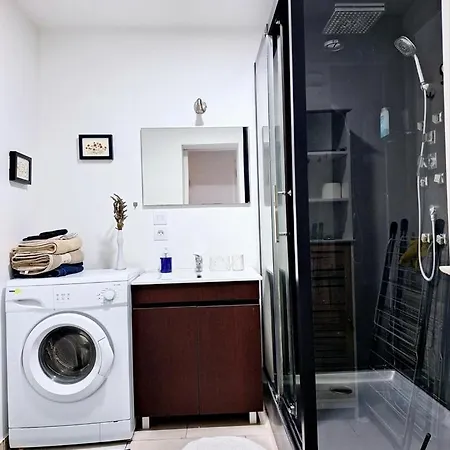 Apartment 2 Bedroom Condomium With Terrace & Garden Saint-Germain-en-Laye